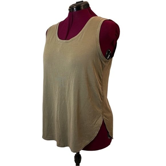 Coord Set: H&M High Waisted Skirt & Banana Republic Tank (Wardrobe Essential) - Picture 12 of 15